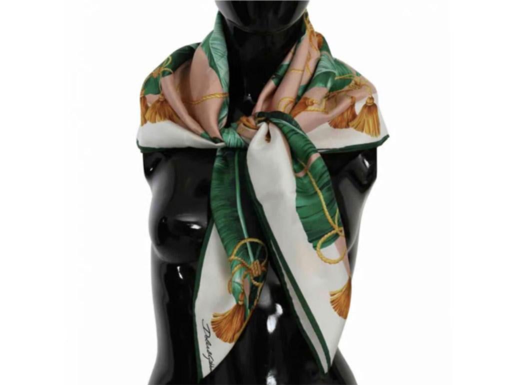  Gorgeous brand new with tags, 100% Authentic Dolce & Gabbana Scarf.


Gender: Women
Color: Green Banana Leaf Print

Material: 100% Silk
Logo details
Made in Italy




Size: 90cm x 90cm




Original tags follow.




Please check my other DG