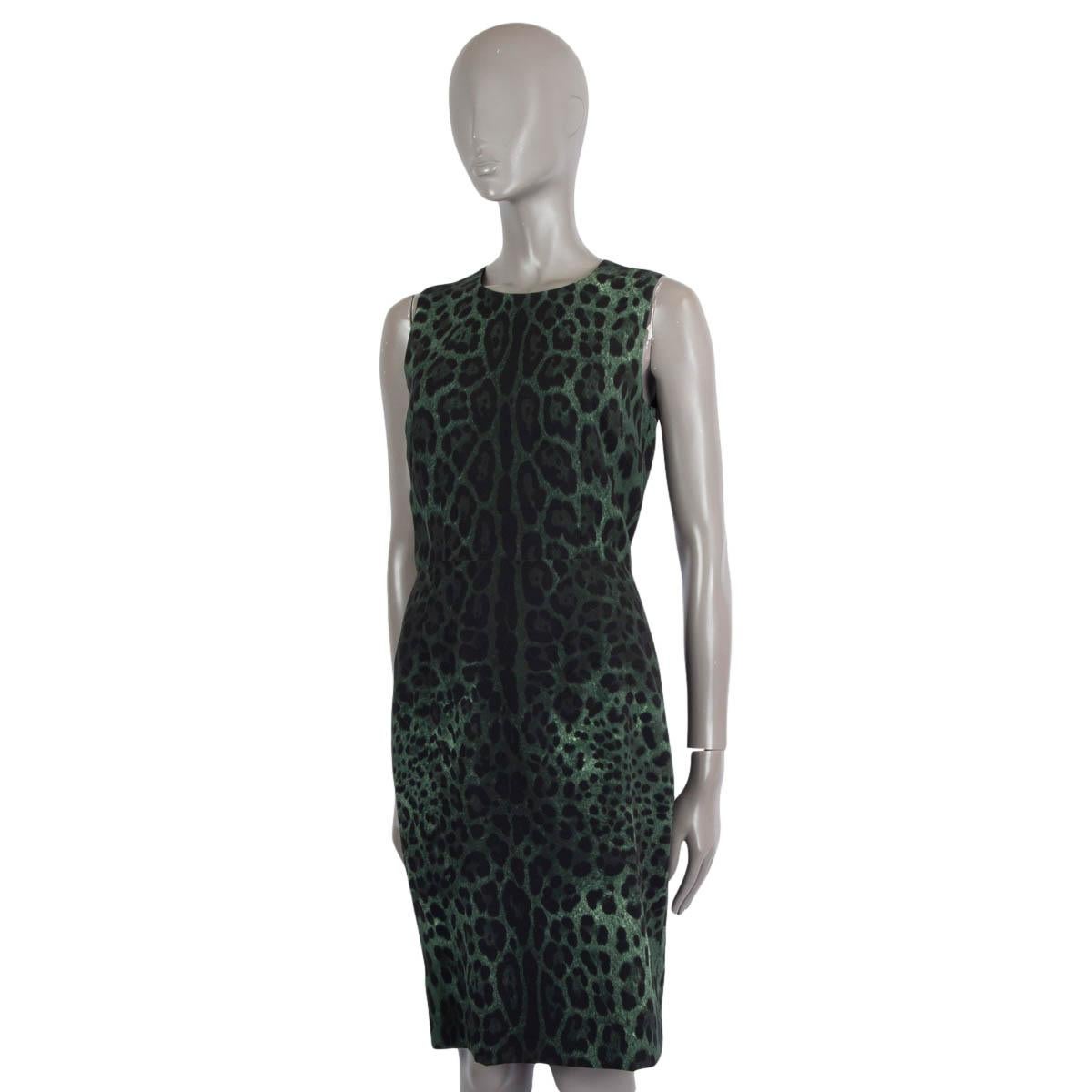 DOLCE & GABBANA green silk LEOPARD SLEEVELESS Sheath Dress 42 M In Excellent Condition For Sale In Zürich, CH