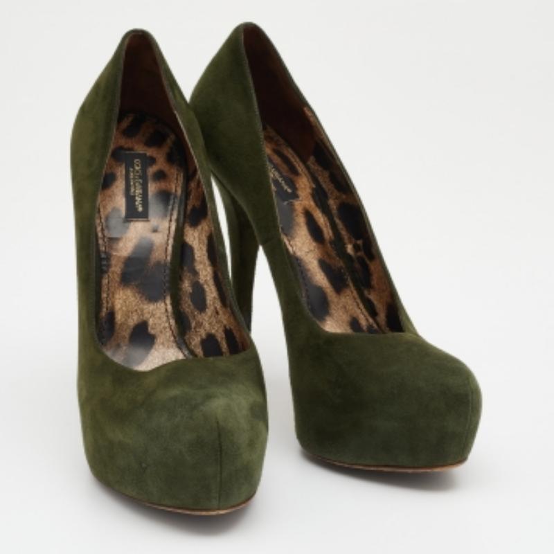 Dolce & Gabbana, pompe con plateau in pelle scamosciata verde taglia 38 In condizioni buone in vendita a Dubai, Al Qouz 2