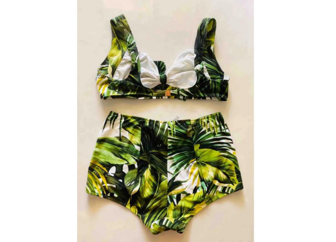 Dolce & Gabbana Tropical Jungle print hotpants swimsuit swimwear
Size 3IT UK10, M. 
Stretch. 
Brand new with original tags! 
Please check my other DG beachwear & matching pareos!  