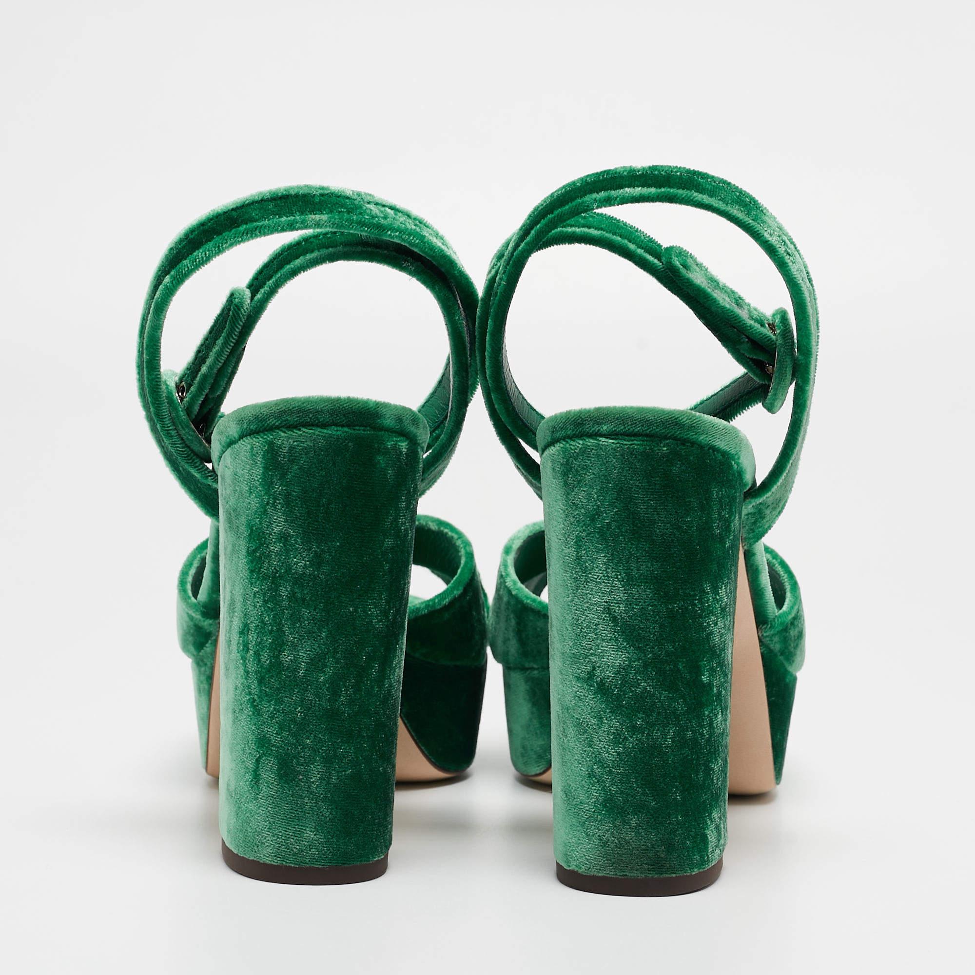 Dolce & Gabbana Green Velvet Keira Platform Ankle Wrap Sandals Size 38 In Good Condition In Dubai, Al Qouz 2