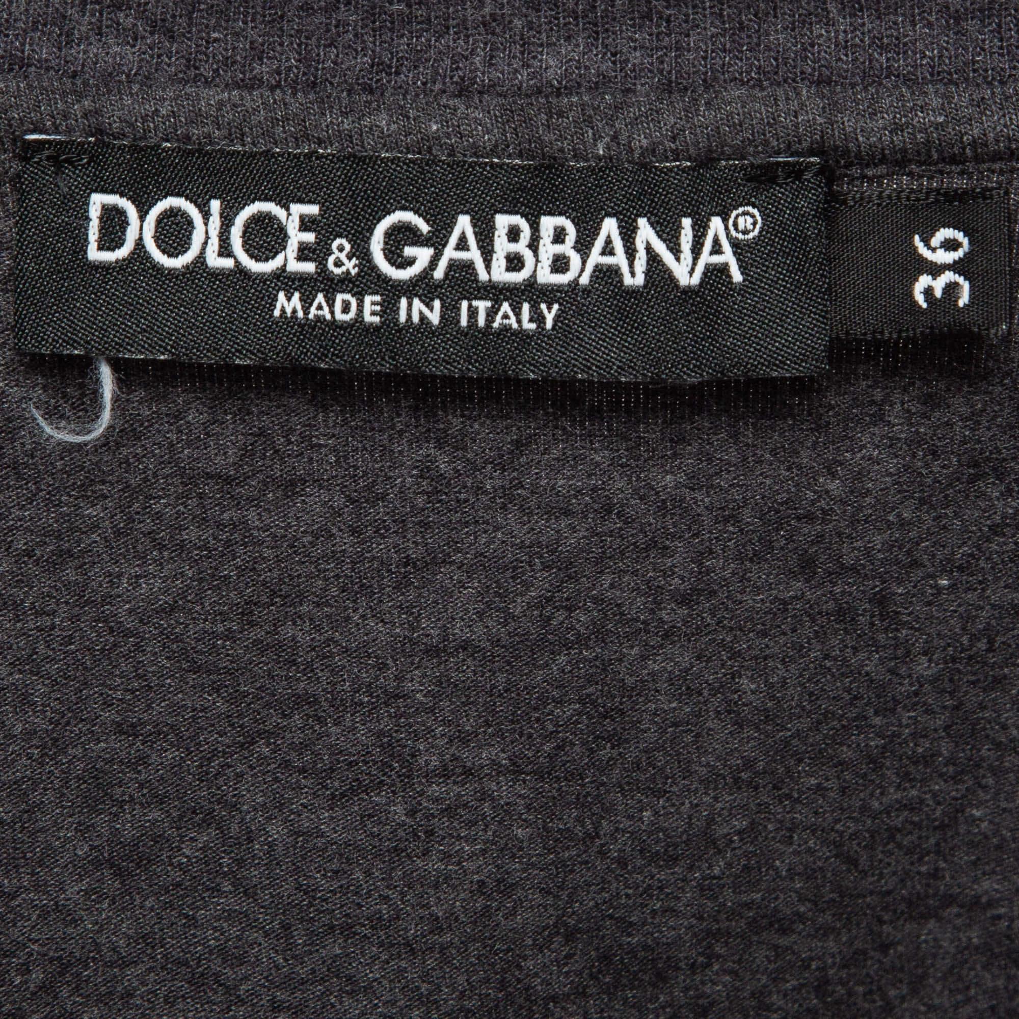 T-shirt Dolce & Gabbana gris avec appliques XS Bon état - En vente à Dubai, Al Qouz 2