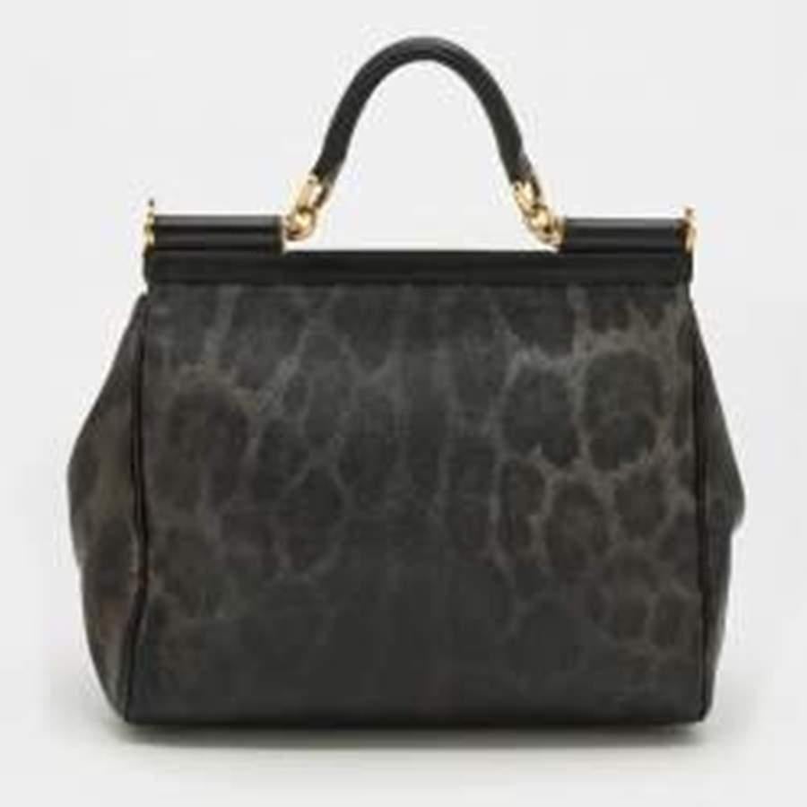 Meticulously crafted into an eye-catchy shape, this Miss Sicily bag from Dolce & Gabbana exudes just the right amount of charm and elegance! It is made from grey-black leopard-printed canvas and leather, with a logo plaque embellishing the front. It