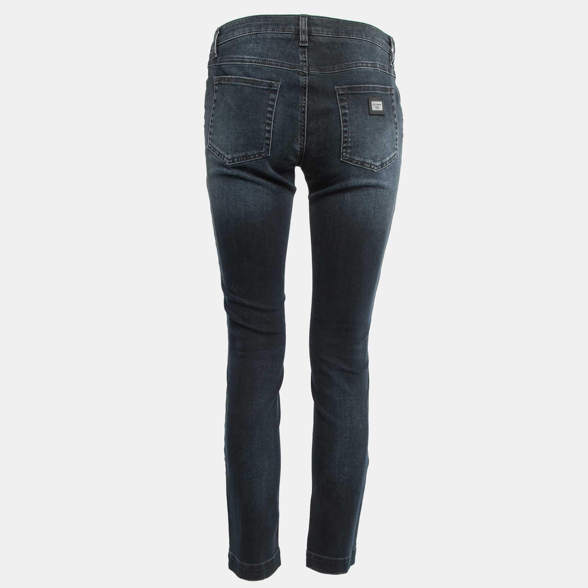 A good pair of jeans always make the closet complete. This pair of jeans is tailored with such skill and style that it will be your favorite in no time. It will give you a comfortable, stylish fit. 