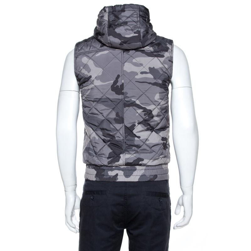 Stay warm in this ultra-stylish quilted vest by Dolce & Gabbana. Designed in a fashionable silhouette, the grey creation, tailored from quality materials, will look great with your winter separates. It features camo prints, front zip fastening and