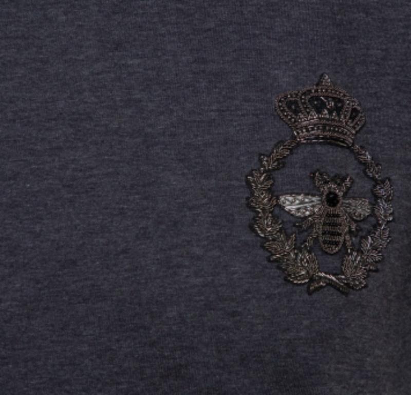 Dolce & Gabbana Grey Cotton Crown & Bee Patch T Shirt XS In Good Condition For Sale In Dubai, Al Qouz 2