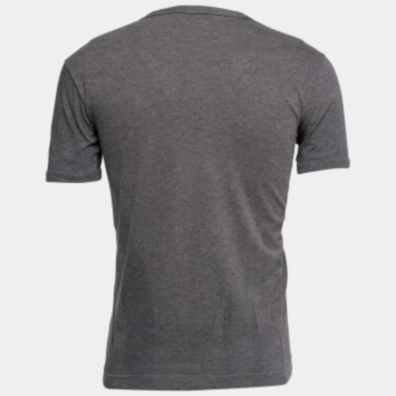 Dolce & Gabbana - Maglietta a manica corta in cotone grigio con scollo a V S.I.I.S. In condizioni discrete in vendita a Dubai, Al Qouz 2
