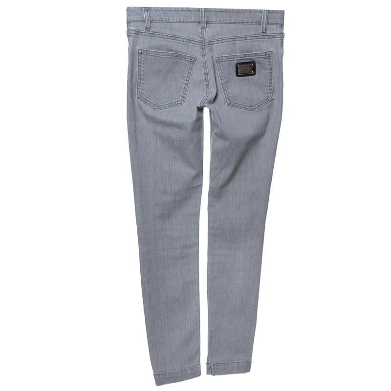 These Dolce and Gabbana denim Kate jeans are perfect for daily wear. Crafted from a blend of cotton and elastane, the grey jeans feature a concealed zip fastening, belt loops at the waist, five pockets, and a Dolce and Gabbana plaque on its back