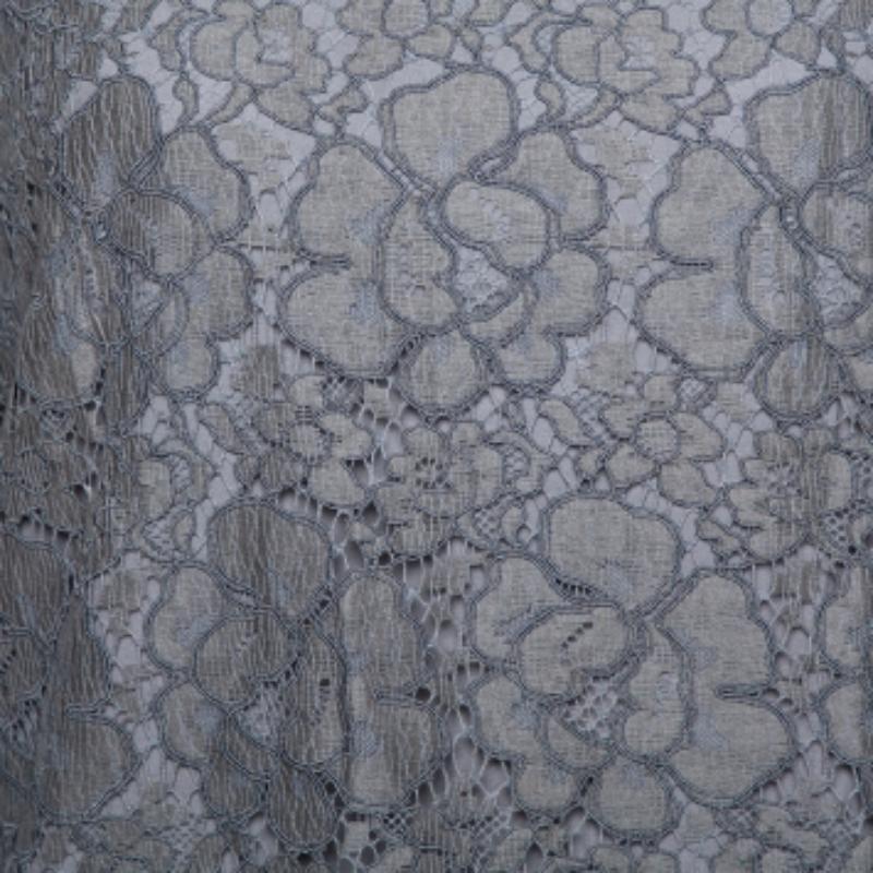 Dolce & Gabbana Grey Floral Corded Lace Three Quarter Sleeve Top M en Bueno estado para la venta en Dubai, Al Qouz 2