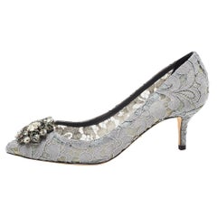 Dolce & Gabbana - Escarpins Bellucci en dentelle grise ornés de cristaux, taille 37,5