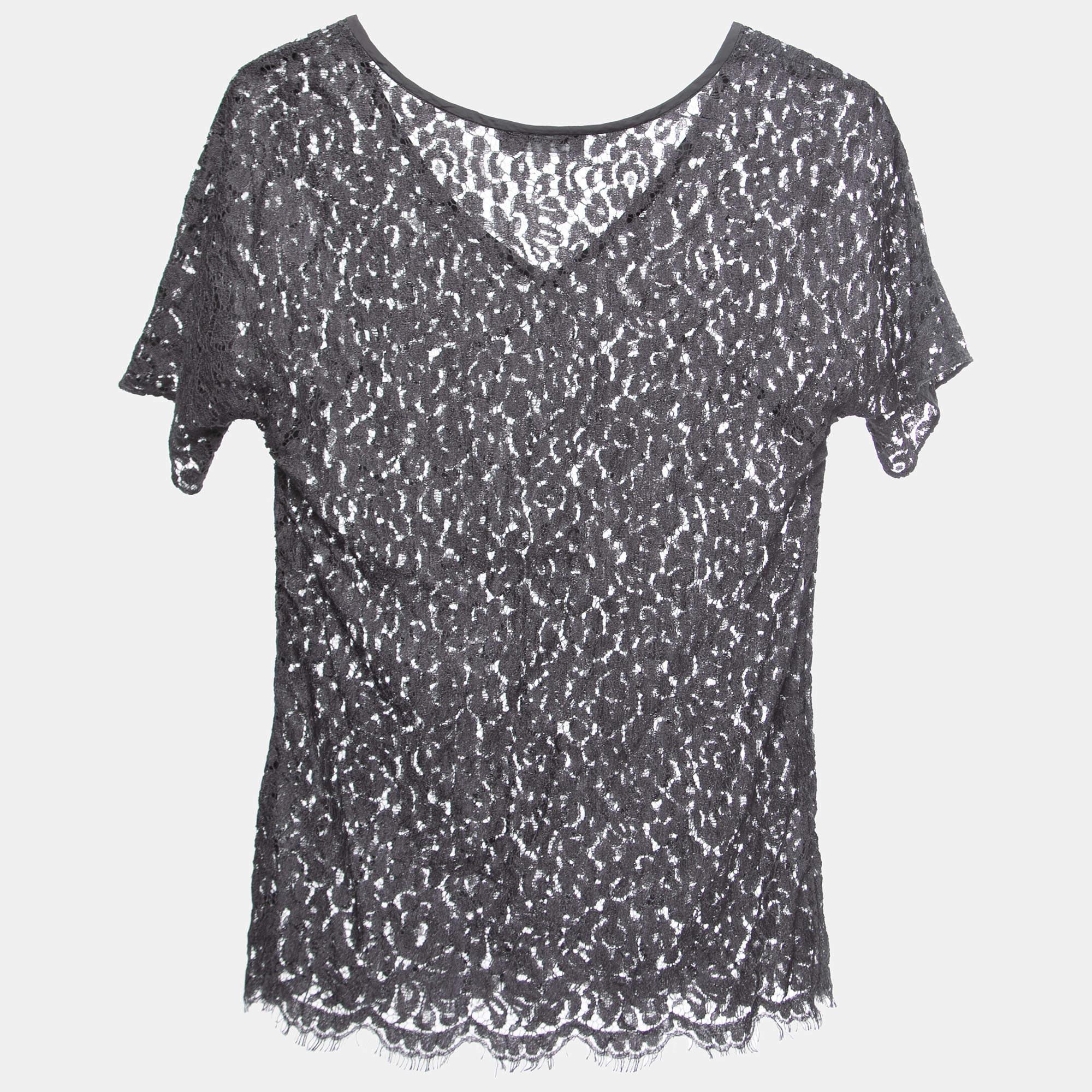 Este top de diseño te aportará estilo y comodidad. Confeccionada con los mejores tejidos, la creación se ha realizado con todo lujo de detalles. Combínala con unos vaqueros y unas bailarinas.