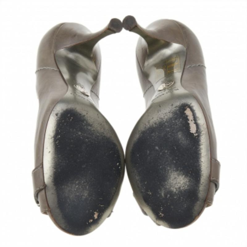 Dolce & Gabbana Bombas peep toe de piel gris Tamaño 36.5 en venta 2