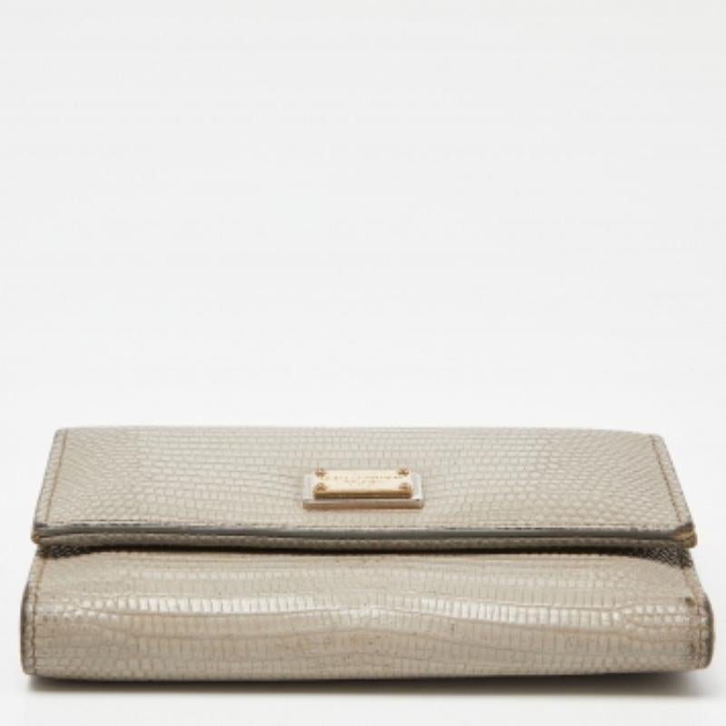 Cartera Trifold Dolce & Gabbana de piel con relieve de lagarto gris en venta 1