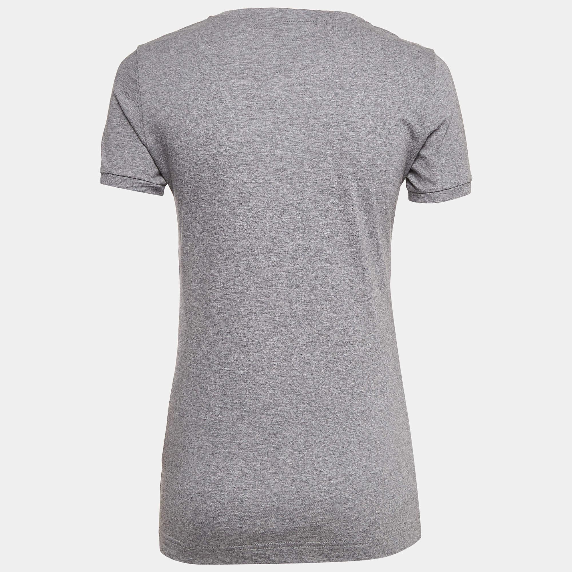 A perfect combination of comfort luxury and style this designer t shirt is a must have piece Made from quality materials the creation can be styled with denim pants and sneakers for a cool look.