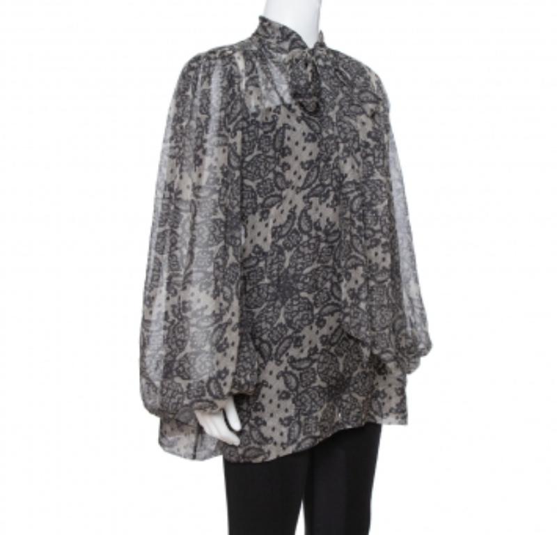 Dolce & Gabbana's blouse perfectly complements your style with respect to comfort and style. This grey paisley-printed blouse is so pretty that you'll look like a fashionista every time you slip into it. Flaunting an amazing silhouette along with a