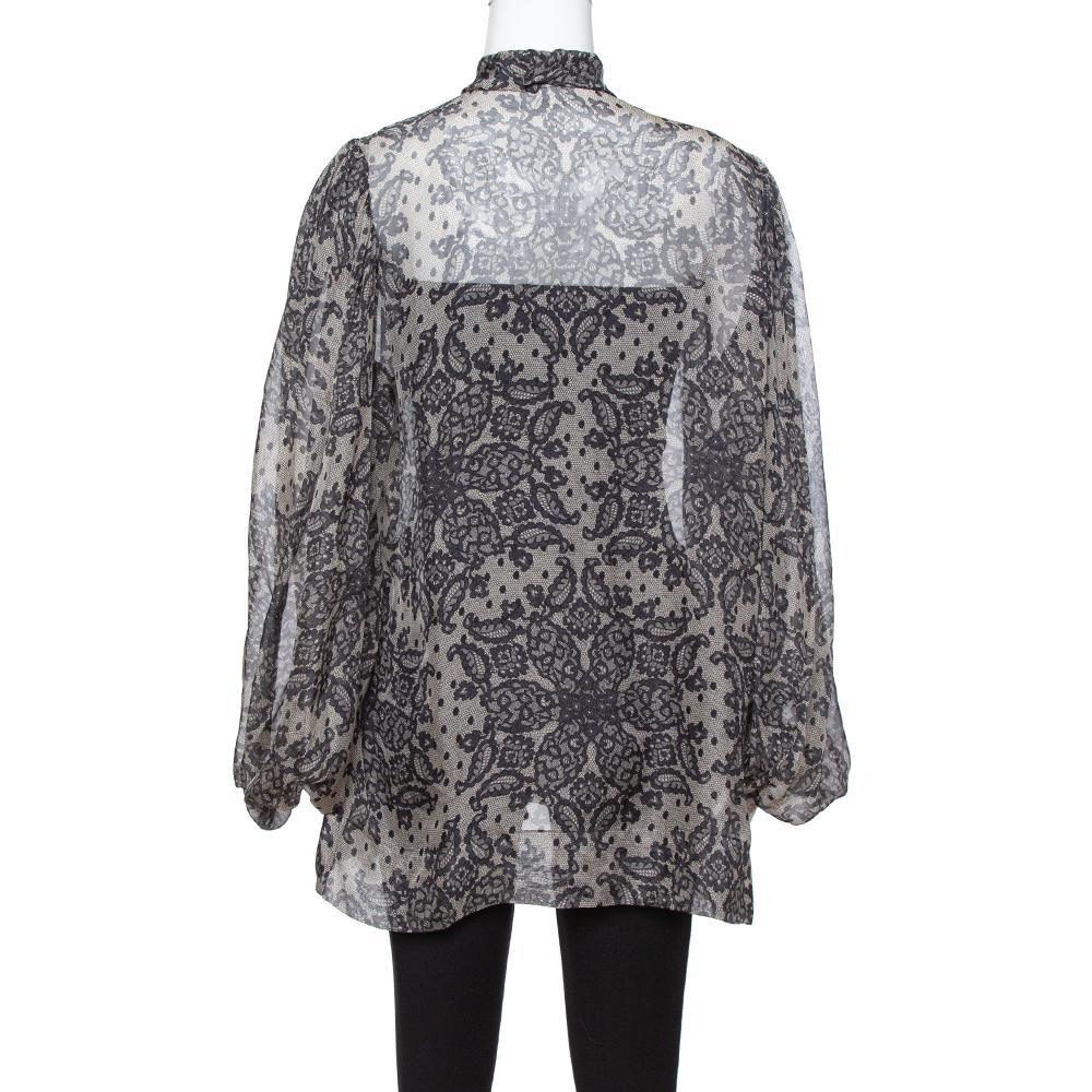 Dolce & Gabbana's blouse perfectly complements your style with respect to comfort and style. This grey paisley-printed blouse is so pretty that you'll look like a fashionista every time you slip into it. Flaunting an amazing silhouette along with a
