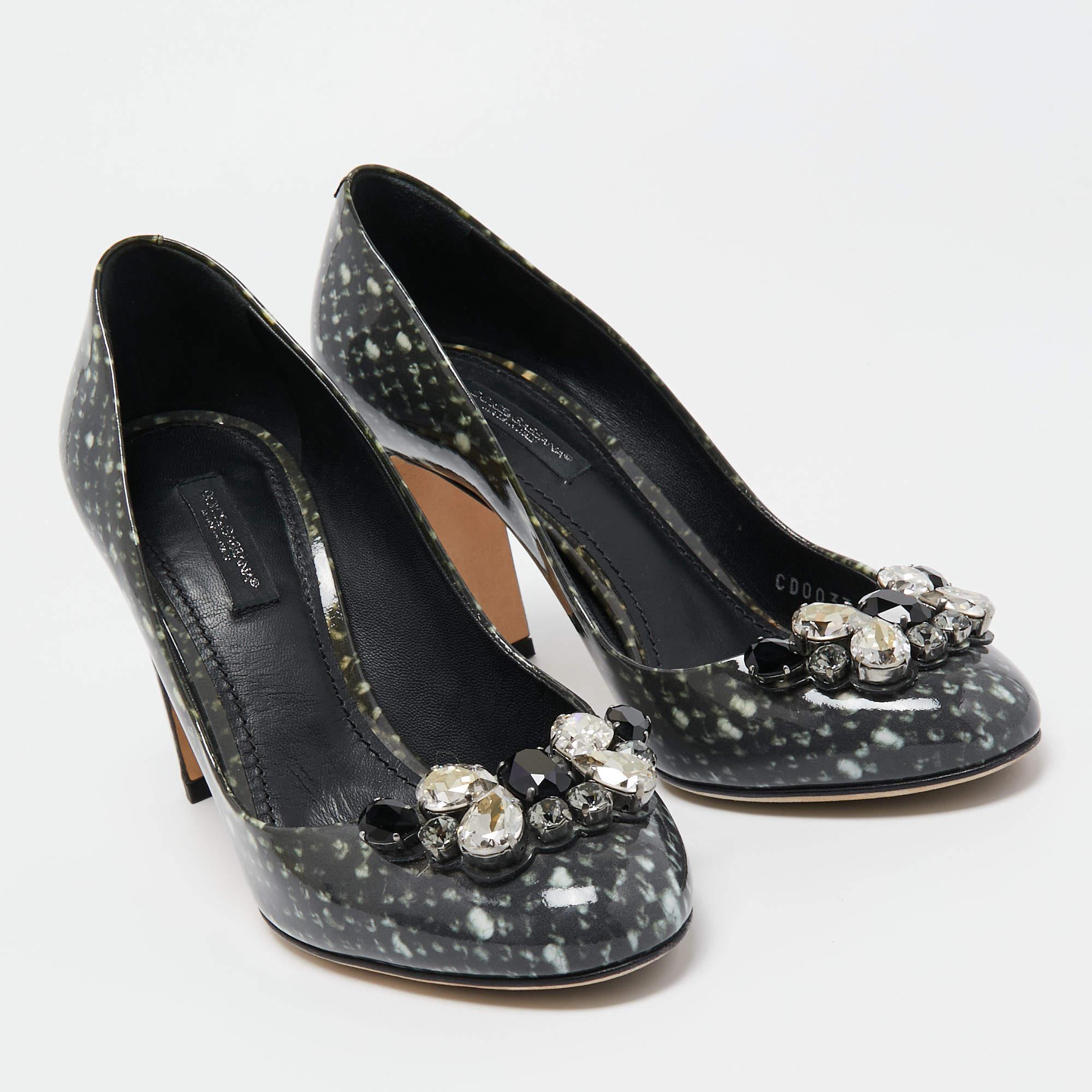 Women's Dolce & Gabbana Grey Patent Crystal Embellishments Pumps Size 37 For Sale