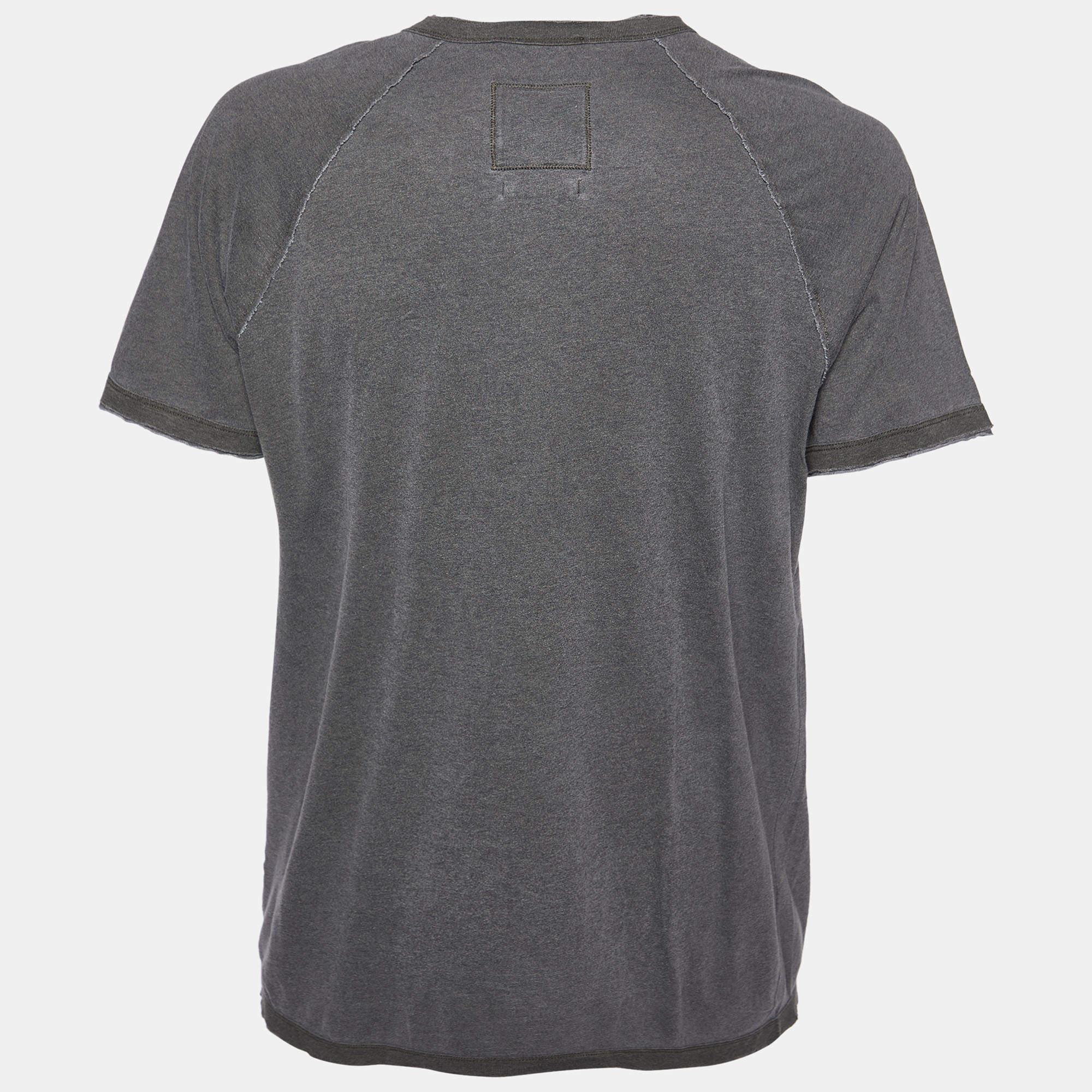 Perfect for casual outings or errands, this T-shirt is the best piece to feel comfortable and stylish in. It flaunts a catchy shade and a relaxed fit.
