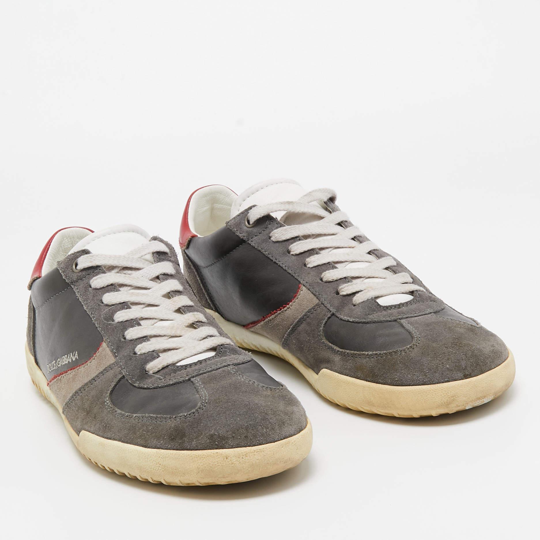 Dolce & Gabbana Grey Suede and Leather Low Top Sneakers Size 43.5 In Good Condition In Dubai, Al Qouz 2