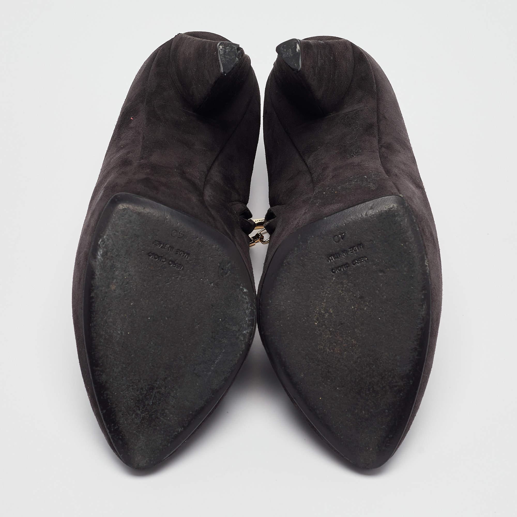 Dolce & Gabbana - Bottes de longueur cheville en daim gris, taille 40 en vente 1