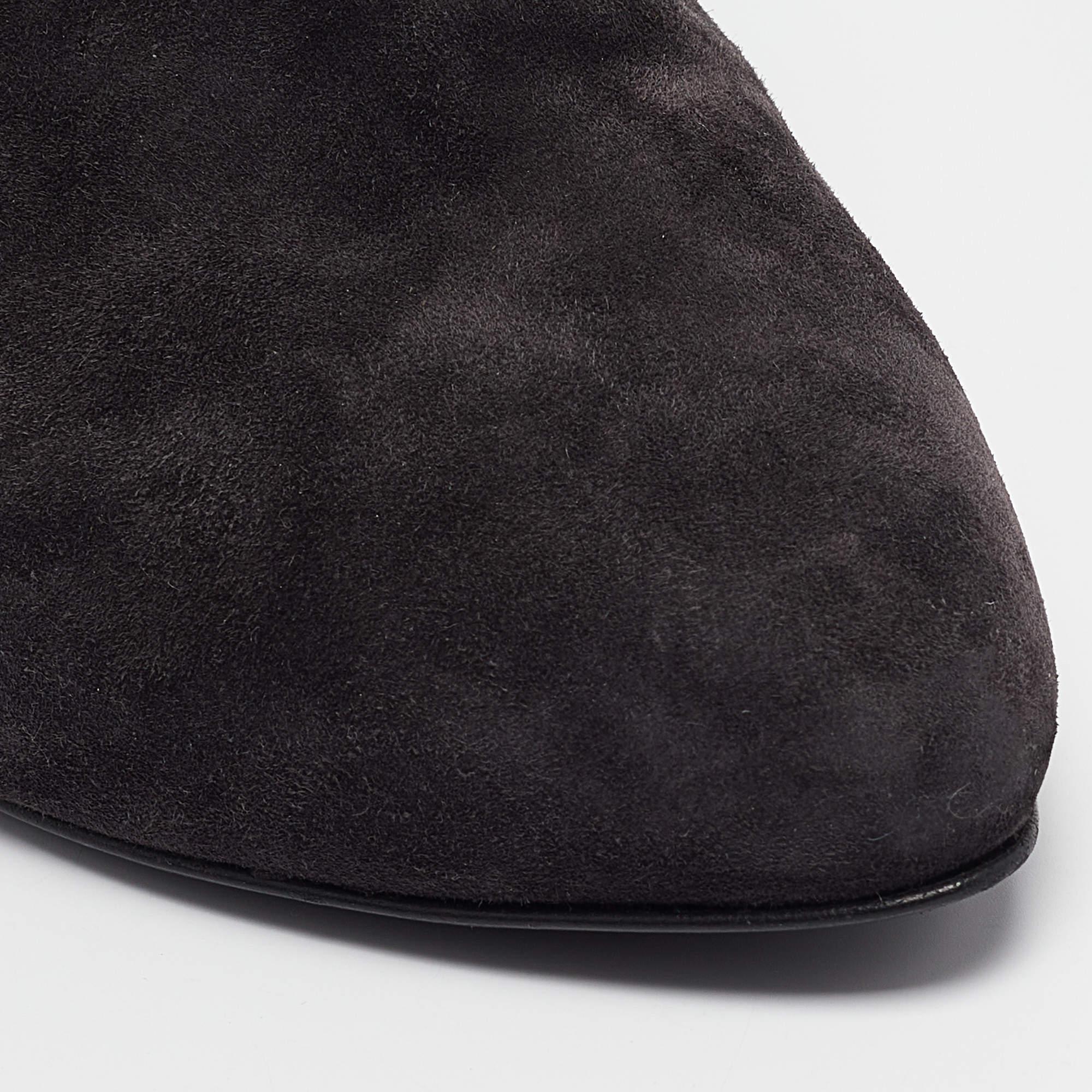 Dolce & Gabbana - Bottes de longueur cheville en daim gris, taille 40 en vente 2