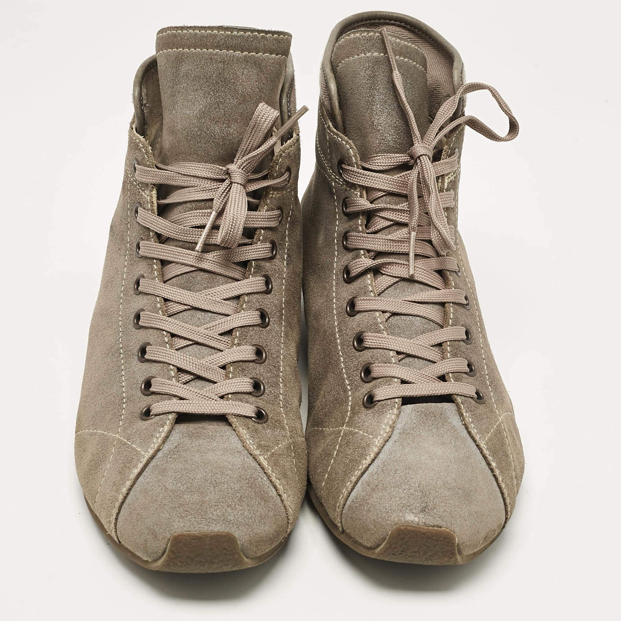 Dolce & Gabbana Grau Wildleder High Top Turnschuhe Größe 43,5 (Braun) im Angebot