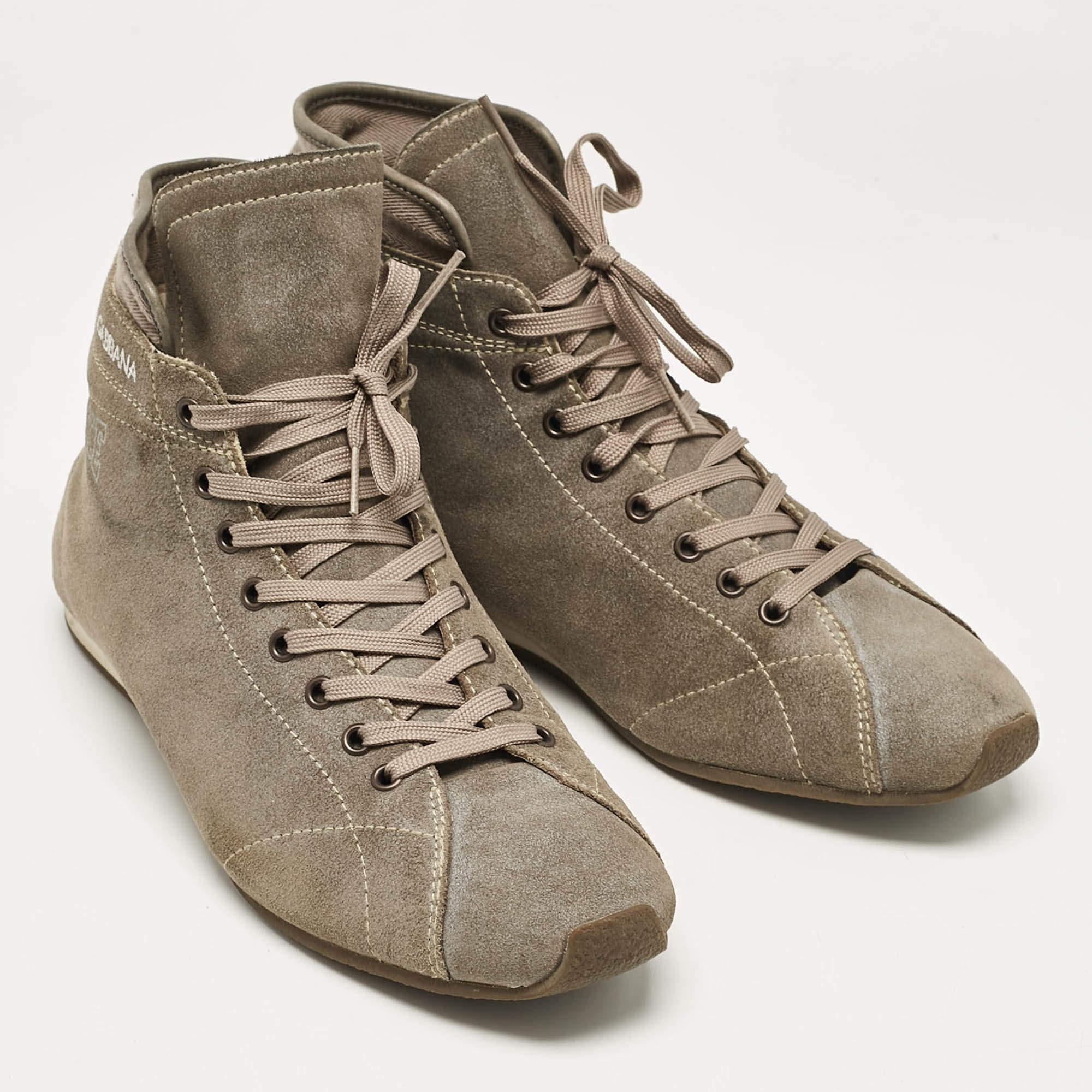 Dolce & Gabbana Grau Wildleder High Top Turnschuhe Größe 43,5 im Zustand „Gut“ im Angebot in Dubai, Al Qouz 2