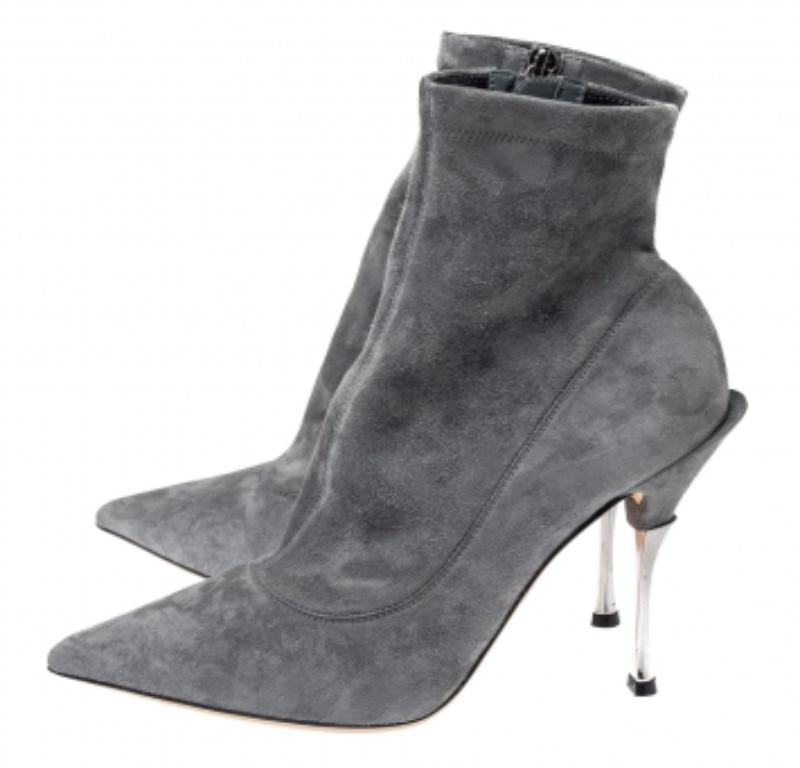 Wear these trendy Dolce & Gabbana booties every time you head out to leave lasting impressions. Crafted from suede in a grey hue, they feature pointed toes and zipper closure. These booties are set on 11.5 cm heels and have comfortable insoles.