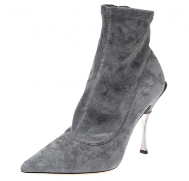 Dolce & Gabbana Grey Suede Pointed Toe Booties Size 39 In Excellent Condition For Sale In Dubai, Al Qouz 2