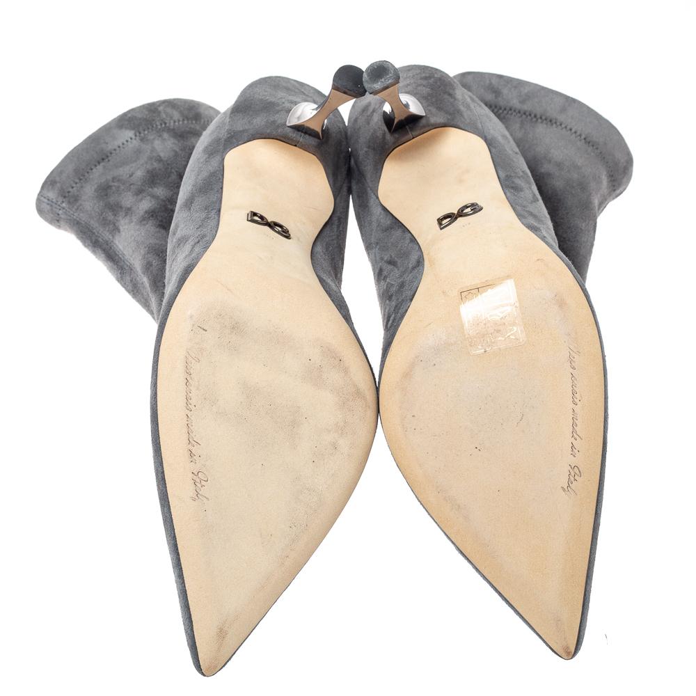 Dolce & Gabbana Grey Suede Pointed Toe Booties Size 39 For Sale 1