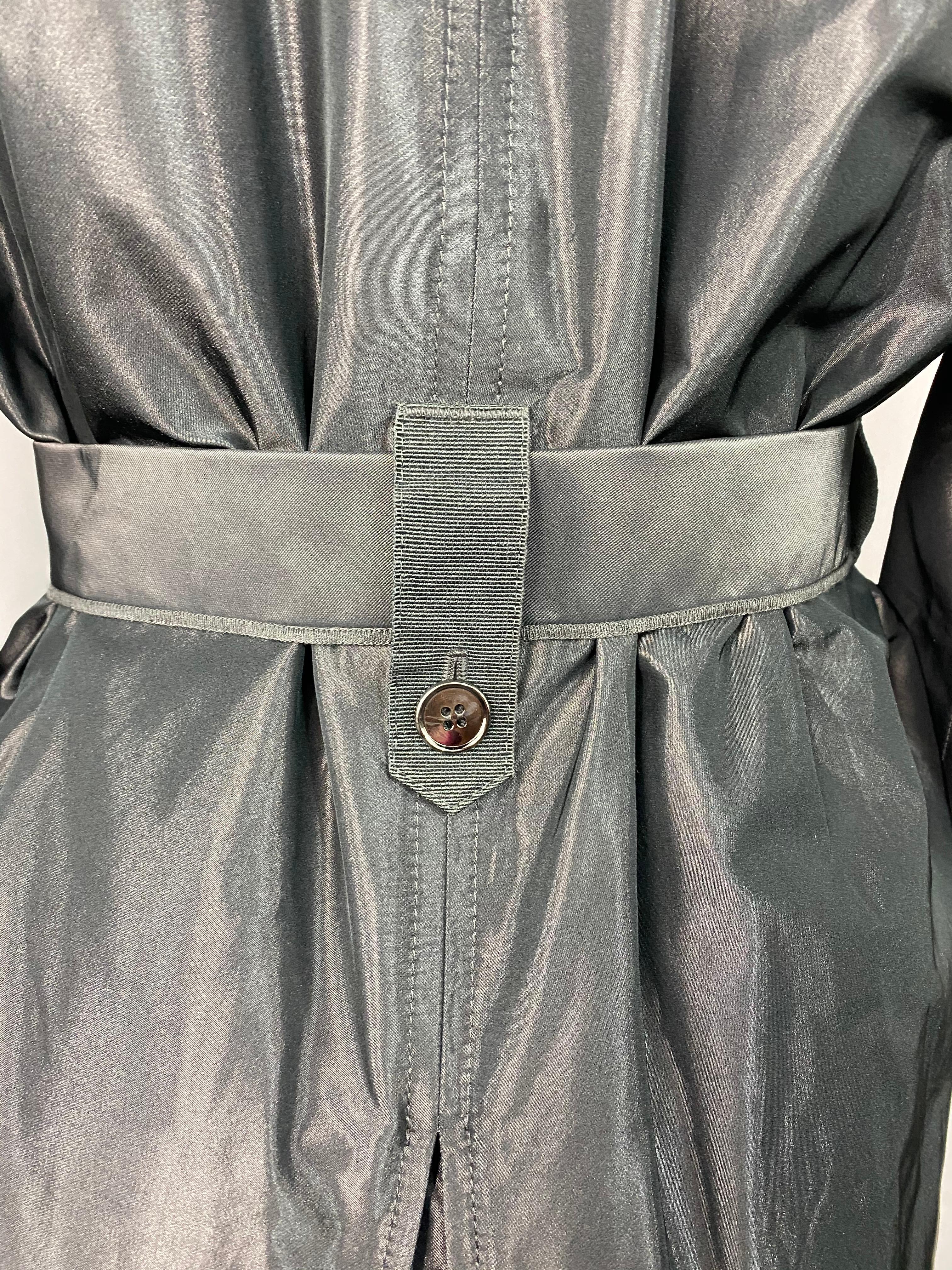 Dolce & Gabbana Grauer Trenchcoat Regen Minimantel Größe 42 im Angebot 2