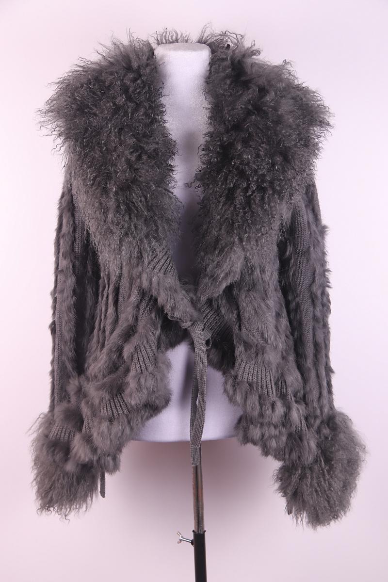 Cardigan Dolce & Gabbana original in excellent condition
composition: natural wool, Tibetan lamb and rabbit wool
As outerwear, warm As a fur coat, or instead of a warm coat