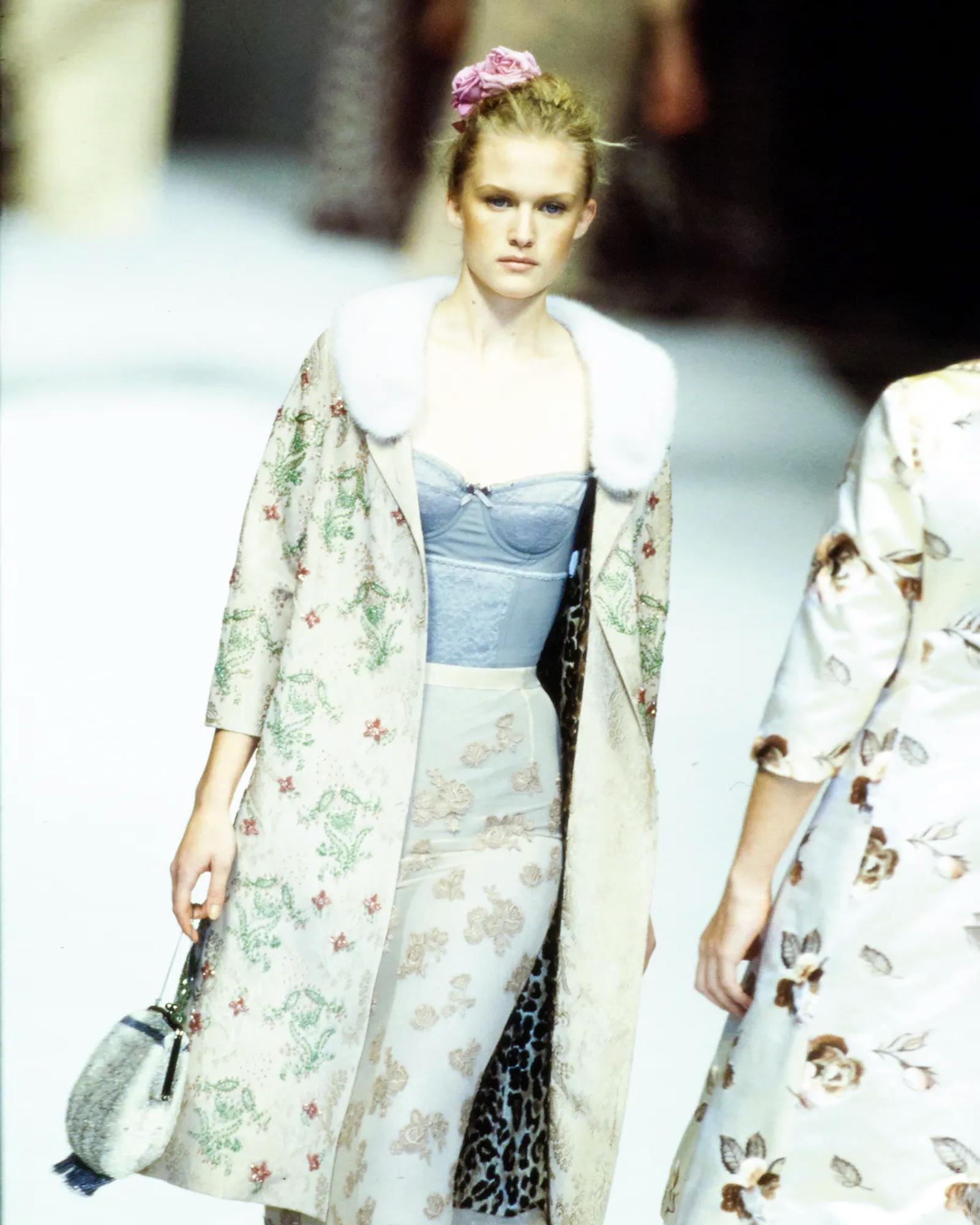 Dolce & Gabbana Hand-Embroidered White Raw Silk Evening Couture Coat, ss 1997 For Sale 1