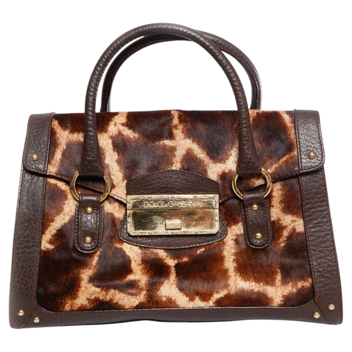 Dolce & Gabbana, Bolso de piel marrón con estampado de jirafa en pelo de ternera.