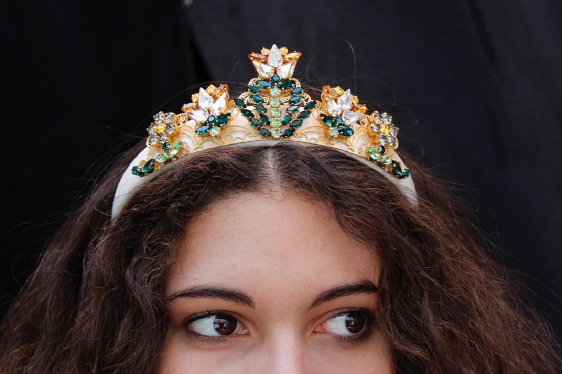 Dolce & Gabbana Kopfband/Crown aus weißem Satin im Angebot 3