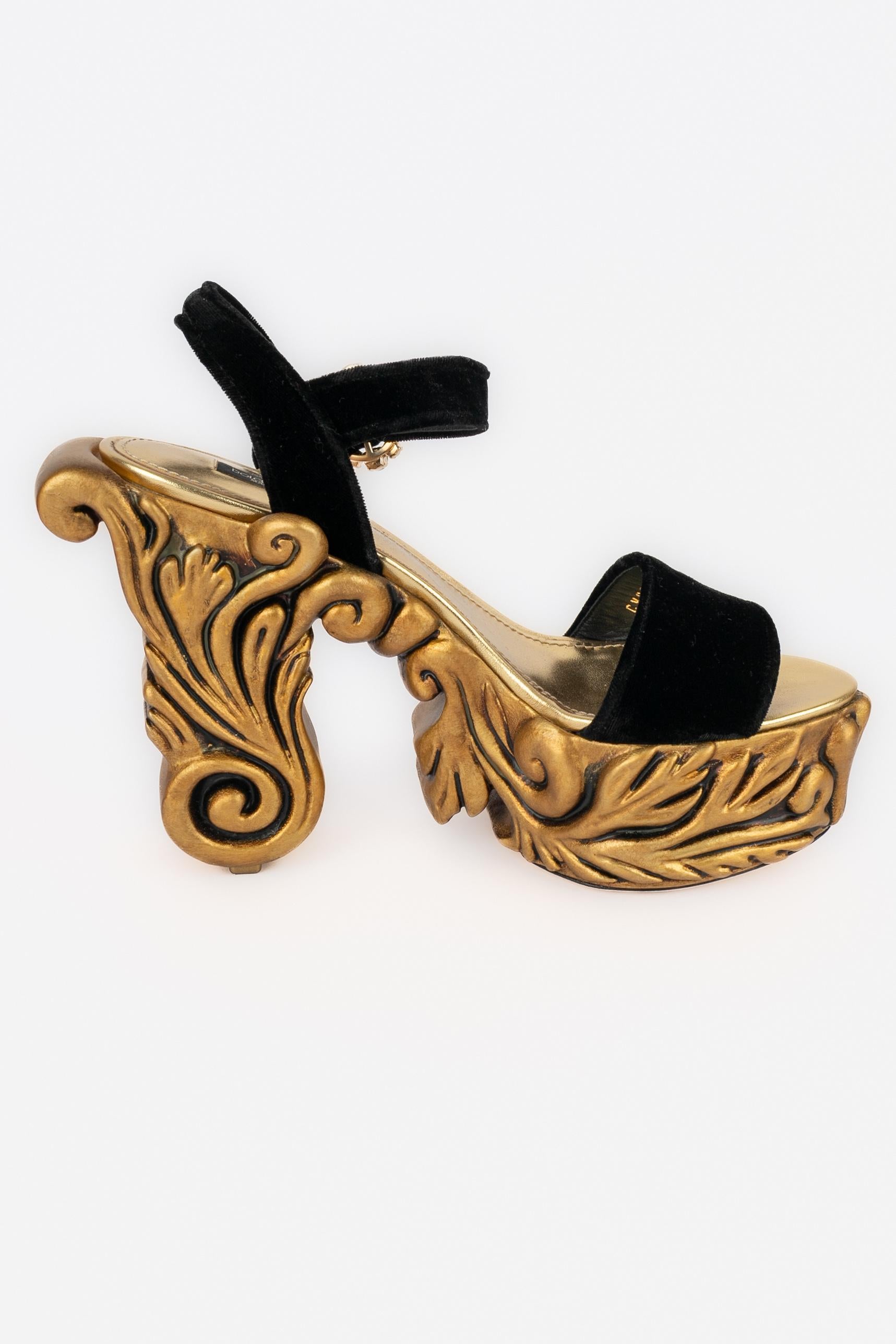 Dolce & Gabbana Heel Schuhe / Sandalen mit Absatz im Angebot 2
