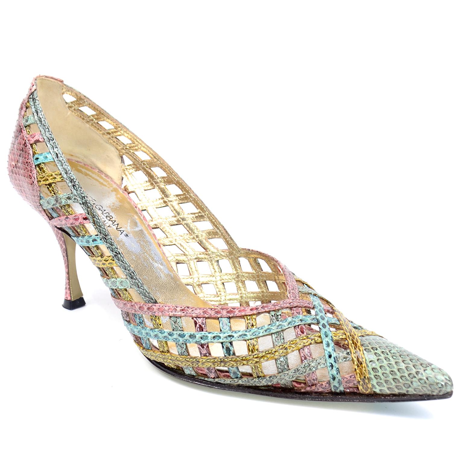Chaussures à talons Dolce & Gabbana vintage à bout pointu en peau de serpent tissée multicolore Pour femmes en vente