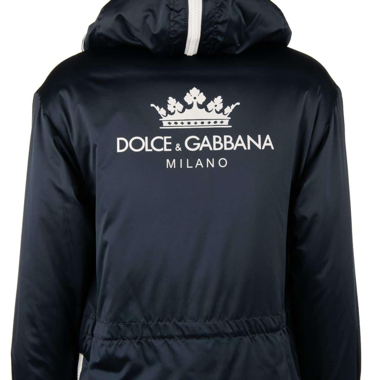 Men's Dolce & Gabbana Hooded Parka Jacket with Pockets and Logo Crown Print Blue 46 For Sale
