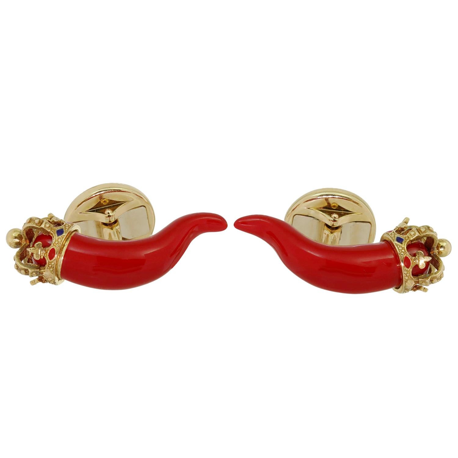 DOLCE & GABBANA Horn Amulet Krone Rot Emaille Rubin 18k Gold Kleine Manschettenknöpfe  im Zustand „Hervorragend“ im Angebot in New York, NY