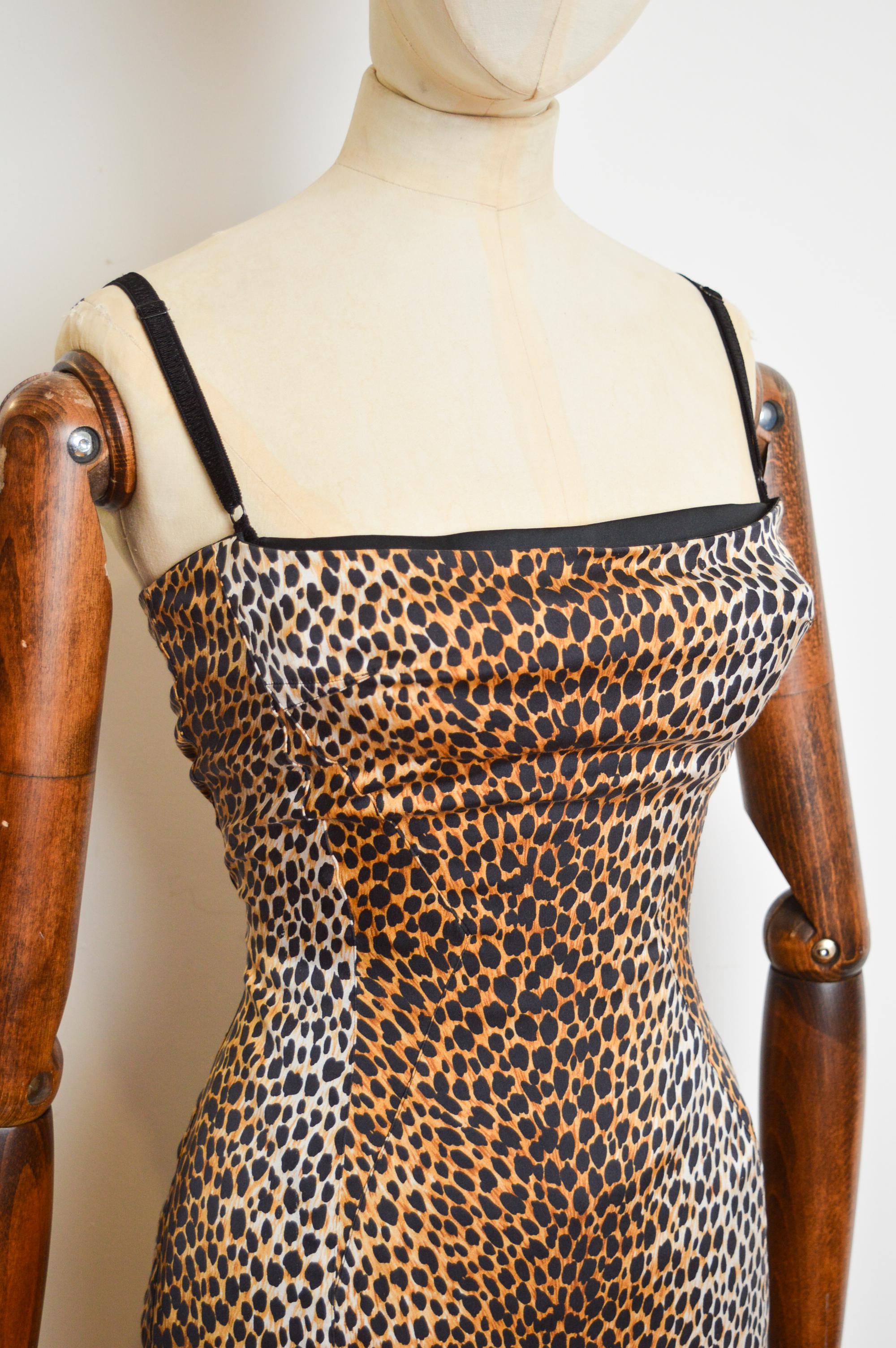 Dolce & Gabbana Iconic Leopard Cheetah print Silk Corset fitted Bodycon Dress In Good Condition In Sheffield, GB