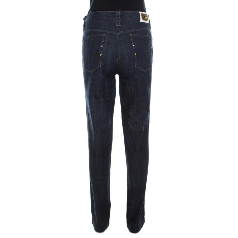 The indigo jeans from Dolce and Gabbana are made of a cotton blend and feature a tapered bottom silhouette. They flaunt a front button fastening, belt loop closures and six external pockets. They can be paired well with simple tops and sneakers for