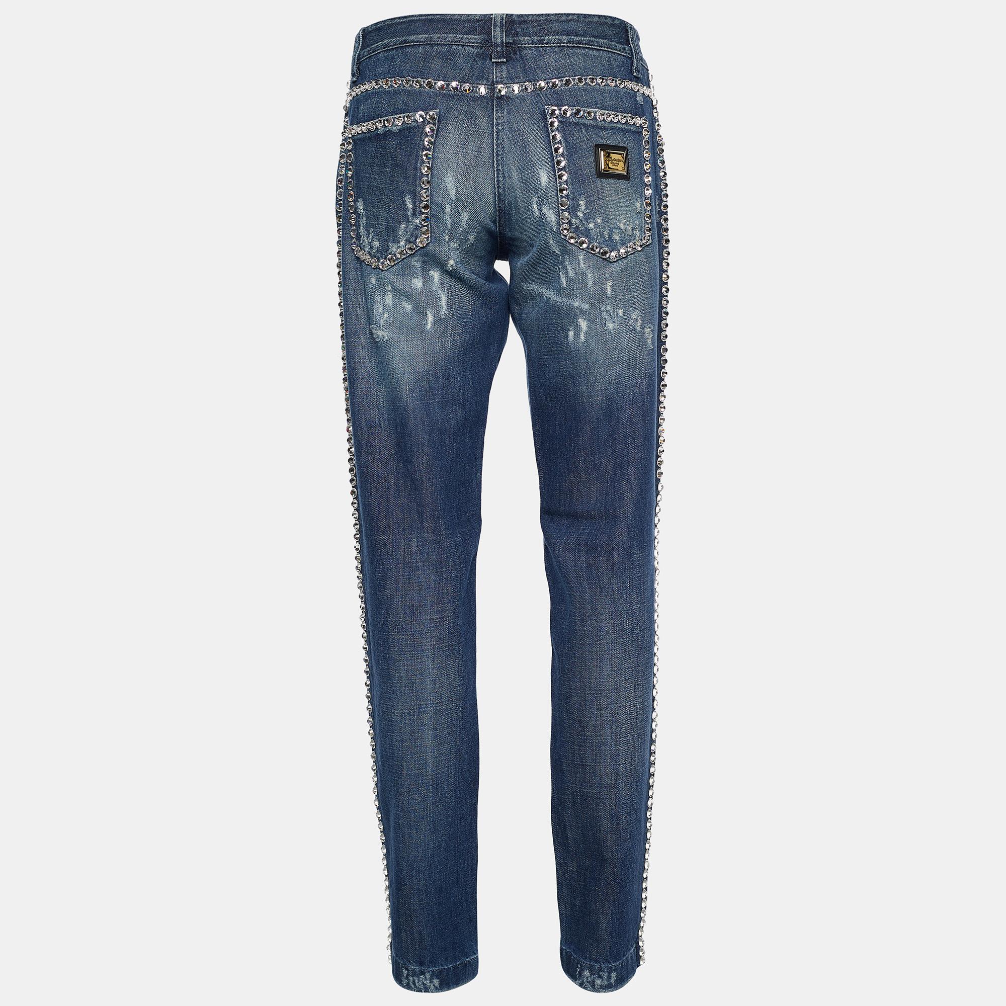 Comfy and classy jeans like these are a closet necessity! These jeans from Dolce & Gabbana are super stylish. They have been fashioned in indigo faded-effect denim fabric, which is elevated with distressed detailing and embellishments. These jeans