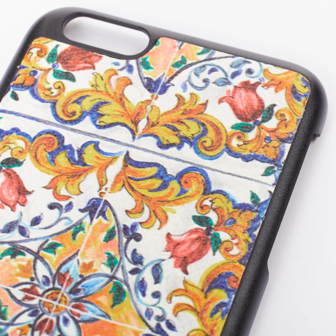 DOLCE GABBANA Custodia per iPhone 6 con stampa in maiolica DG In condizioni ottime in vendita a Hong Kong, NT