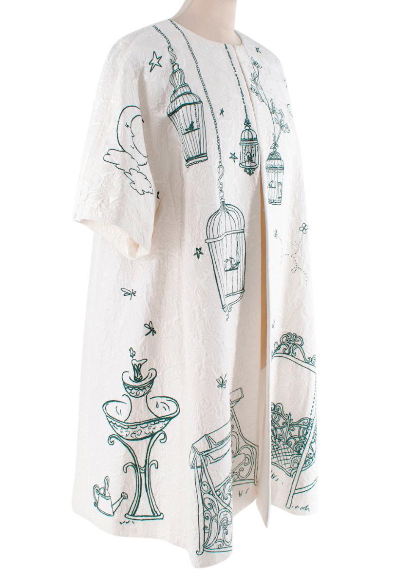  Dolce & Gabbana Ivory Damask Victorian Garden Print Swing Coat
 

 - Floral textured ivory damask with a whimsical dark green Victorian Garden illustrative print including garden ornaments & birdcages
 - Collarless cut, with hook & eye closure
 -