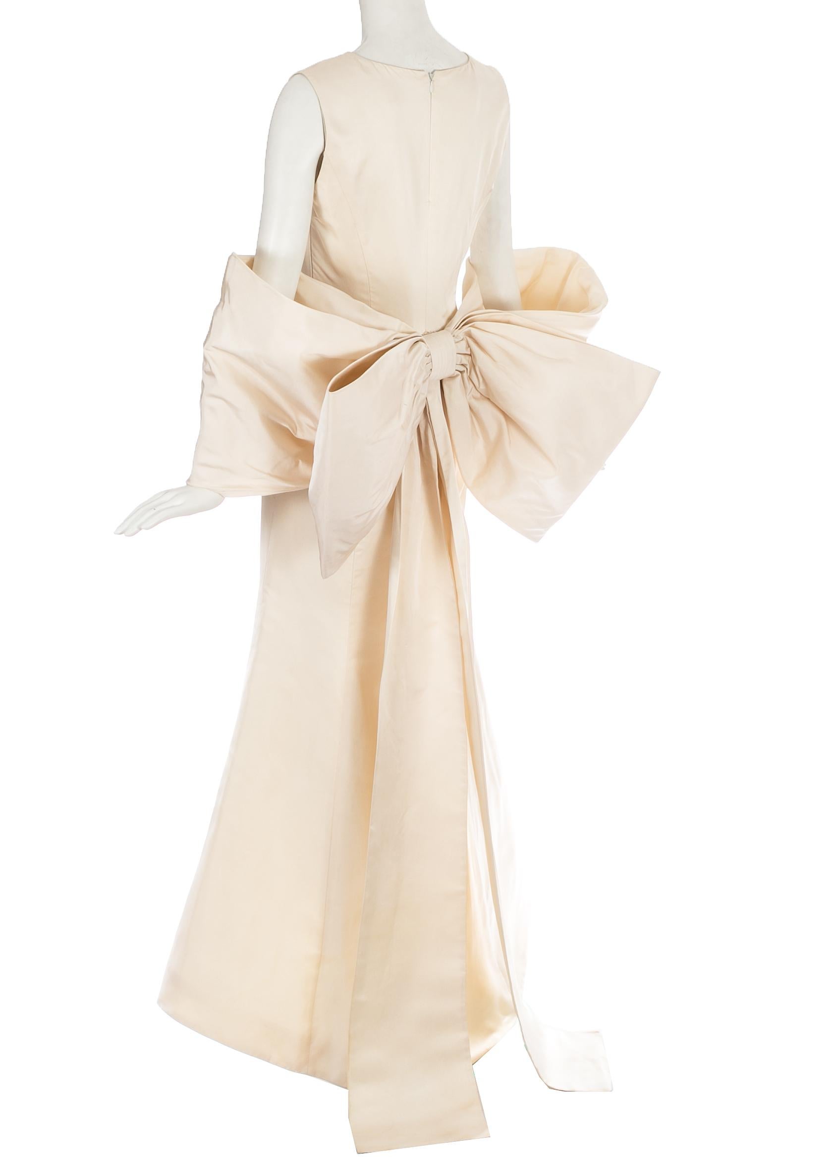 Dolce & Gabbana ivory silk fishtail wedding dress with large bow, c. 1990s In Good Condition For Sale In London, GB