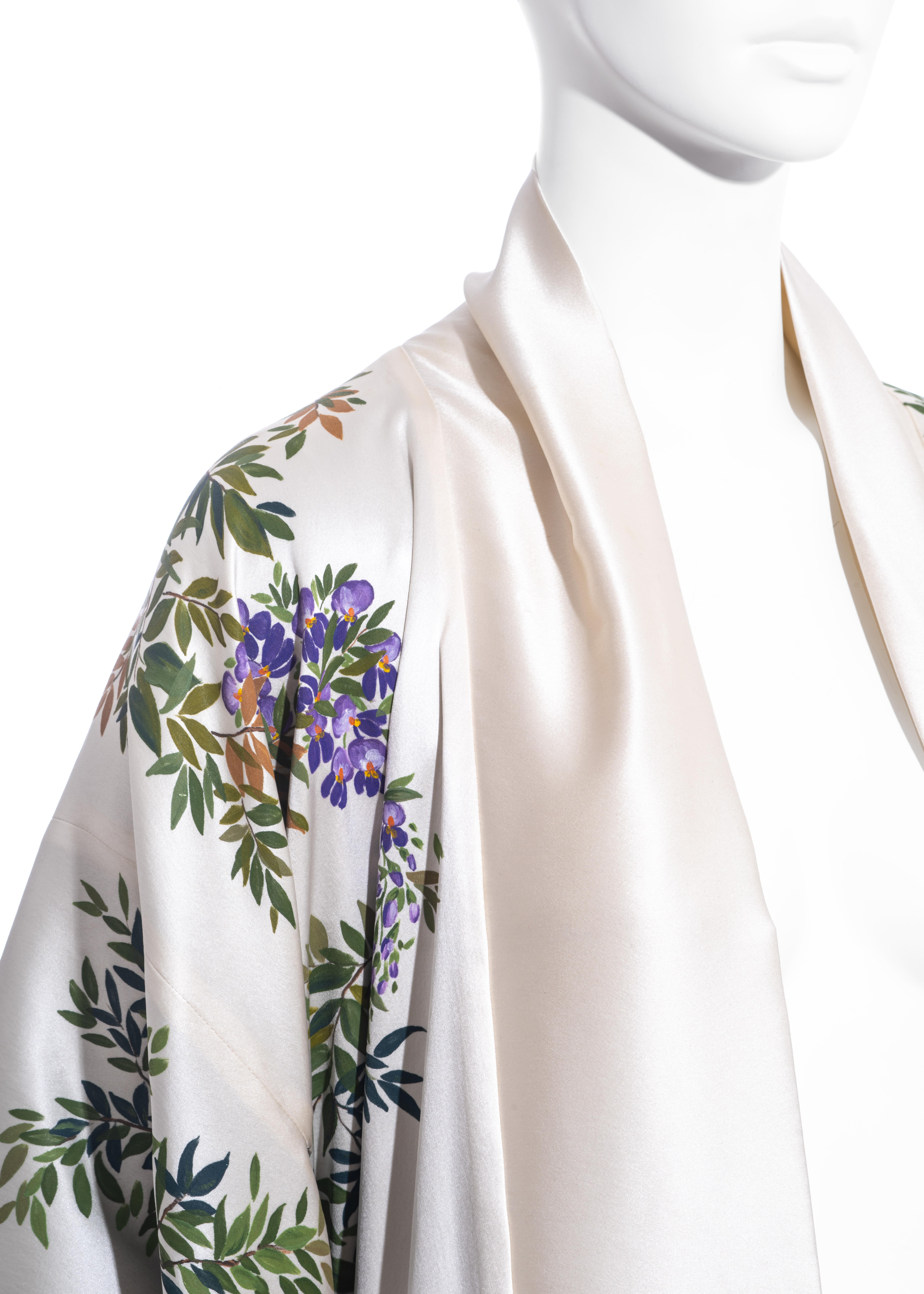 Dolce & Gabbana ivory silk hand-painted kimono dress coat, fw 1998 In Good Condition For Sale In London, GB