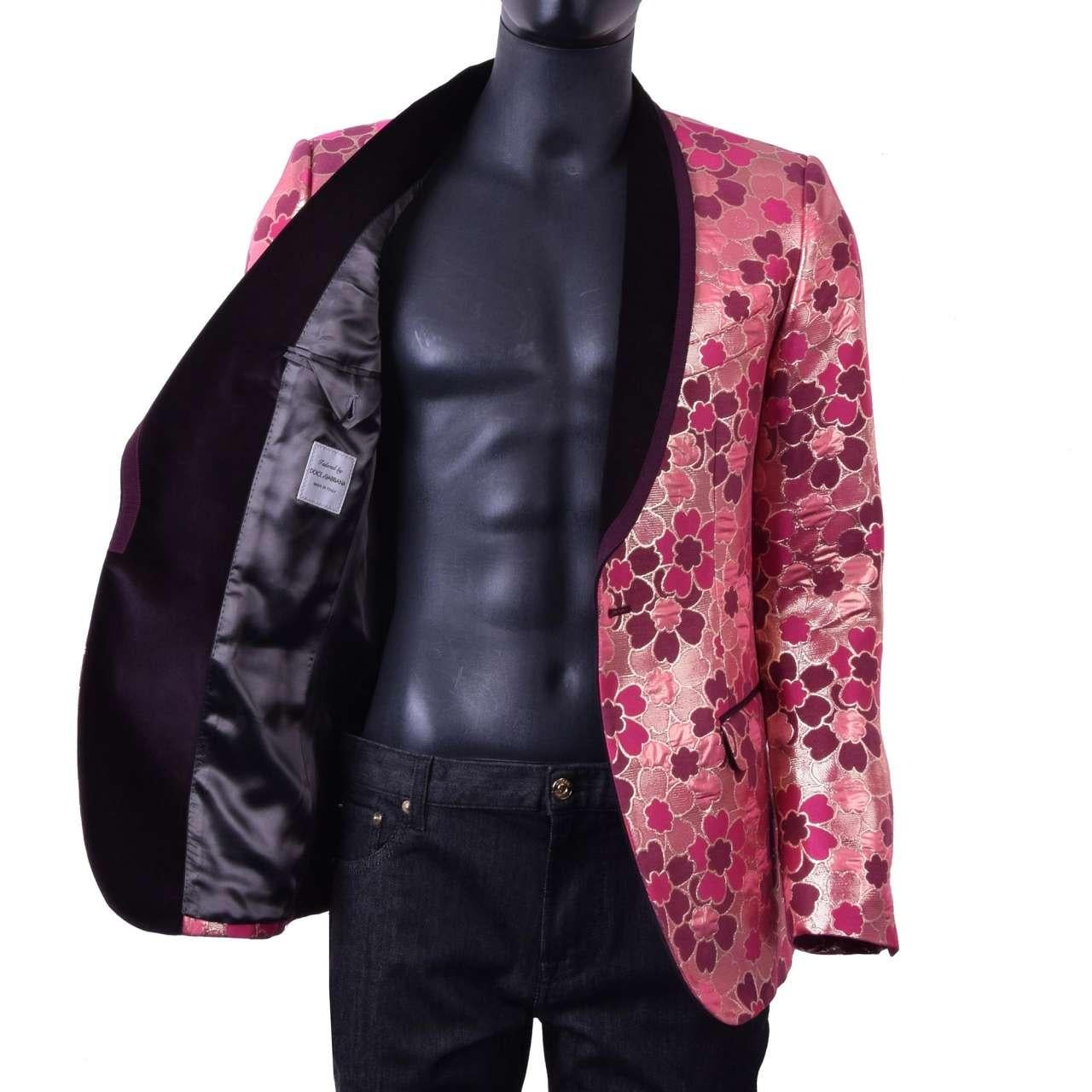 - Floral jacquard tuxedo blazer with round velvet collar in red and pink colors by DOLCE & GABBANA Black Label - Former RRP: EUR 1.850 - New with Tag - Slim Fit - MADE in ITALY - One button - One back vent - Model: G2HN6T-FJME1-S8350 - Material: