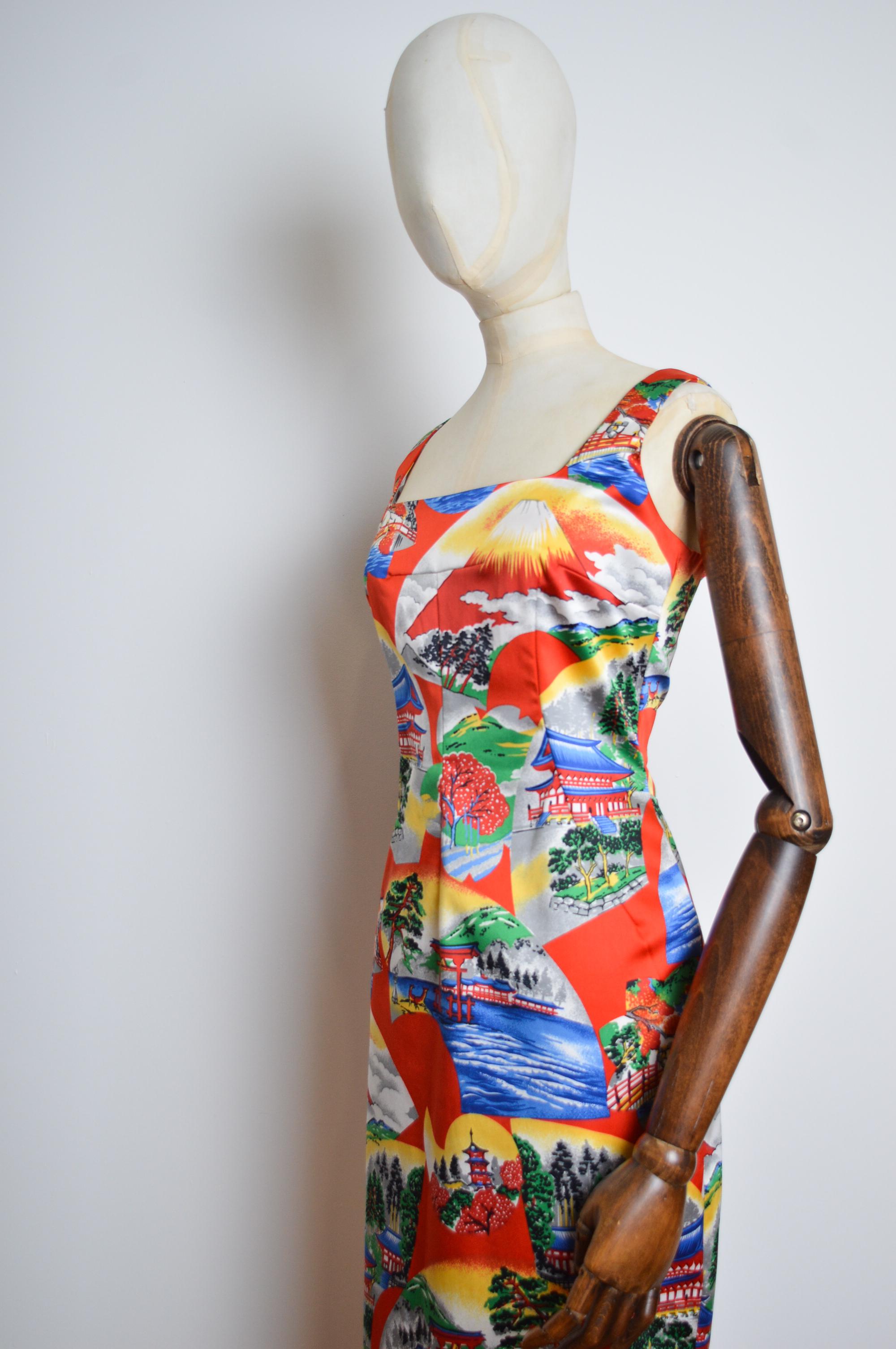 Beautiful Vintage Dolce & Gabbana Japanese Postage card print Shift, Cocktail dress !

Crafted in a stretchy red satin material with a concealed zip up back to ensure a Perfect fit. 

MADE IN ITALY !  

Features: 
Fitted waist 
Past the Knee