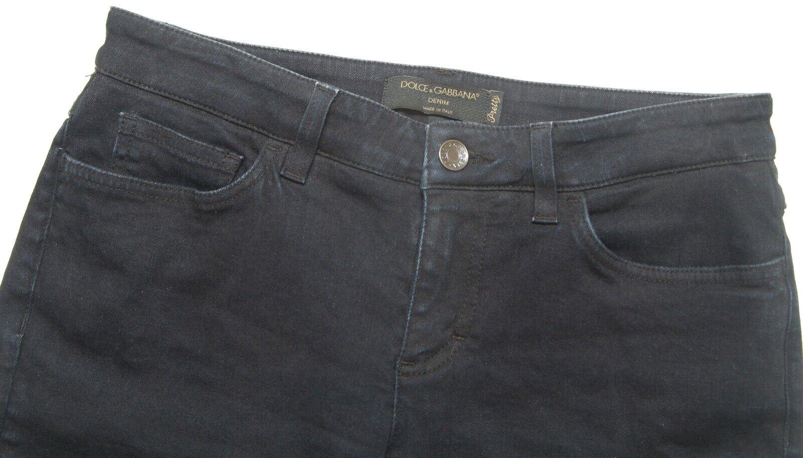 GUARANTEED AUTHENTIC DOLCE & GABBANA DARK BLUE WASH PRETTY ANKLE LENGTH JEANS

Details:
- Dark blue wash.
- Low rise.
- Ankle skinny leg.
- Zipper button closure.
- 5 pockets.

Fabric: 90% Cotton, 8% Polyester, 2% Elastane

Size: 40

Measurements