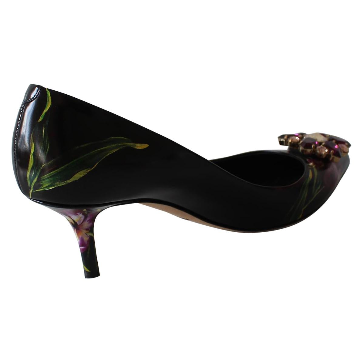 Amazing and super chic Dolce & Gabbana décolleté
Leather
Black color
Violet tulips print
Crystal jewel on the tip
Heel height cm 6 (2.36 inches)
Original price € 695
With box
Worldwd express shipping included in the price !